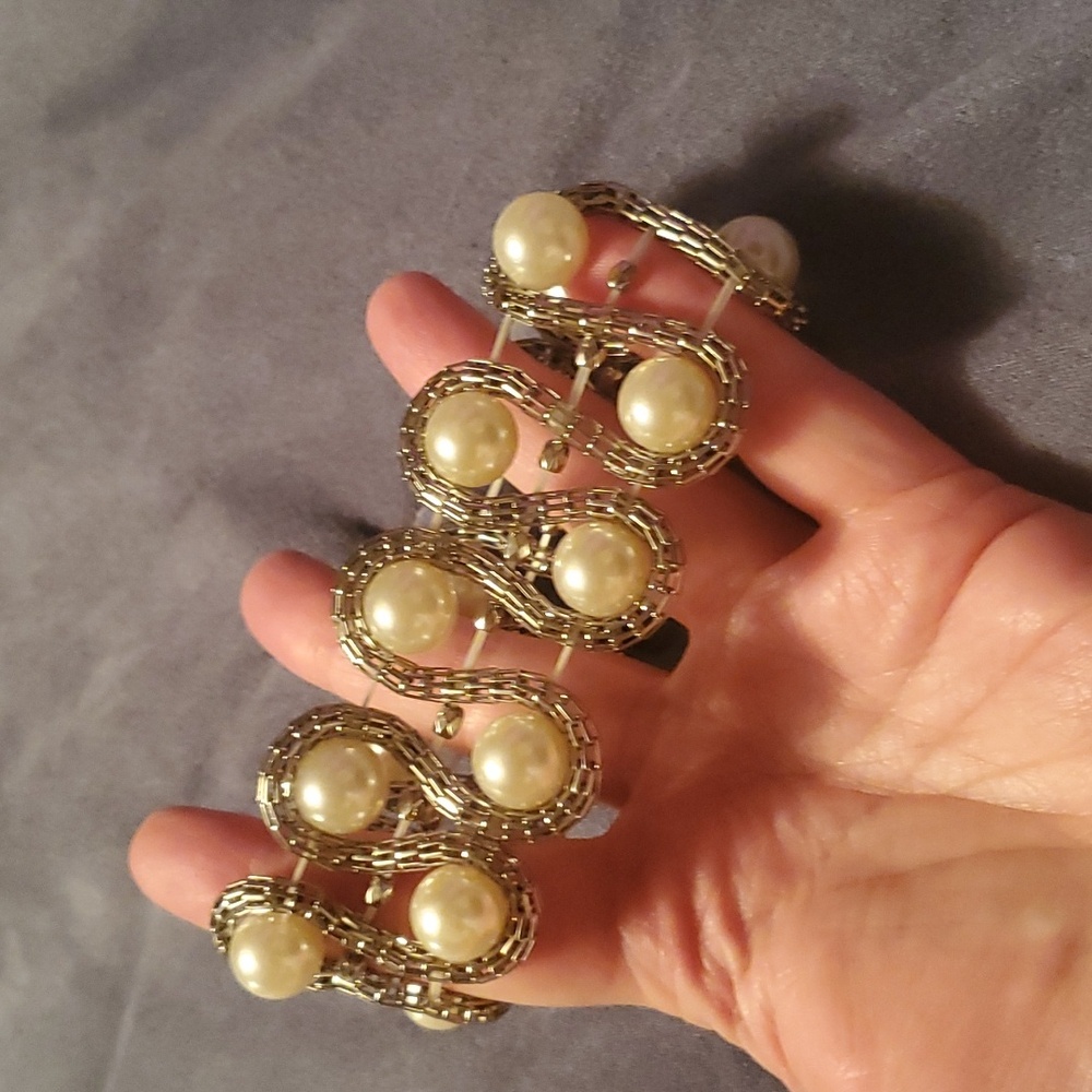 Pearl like bracelet